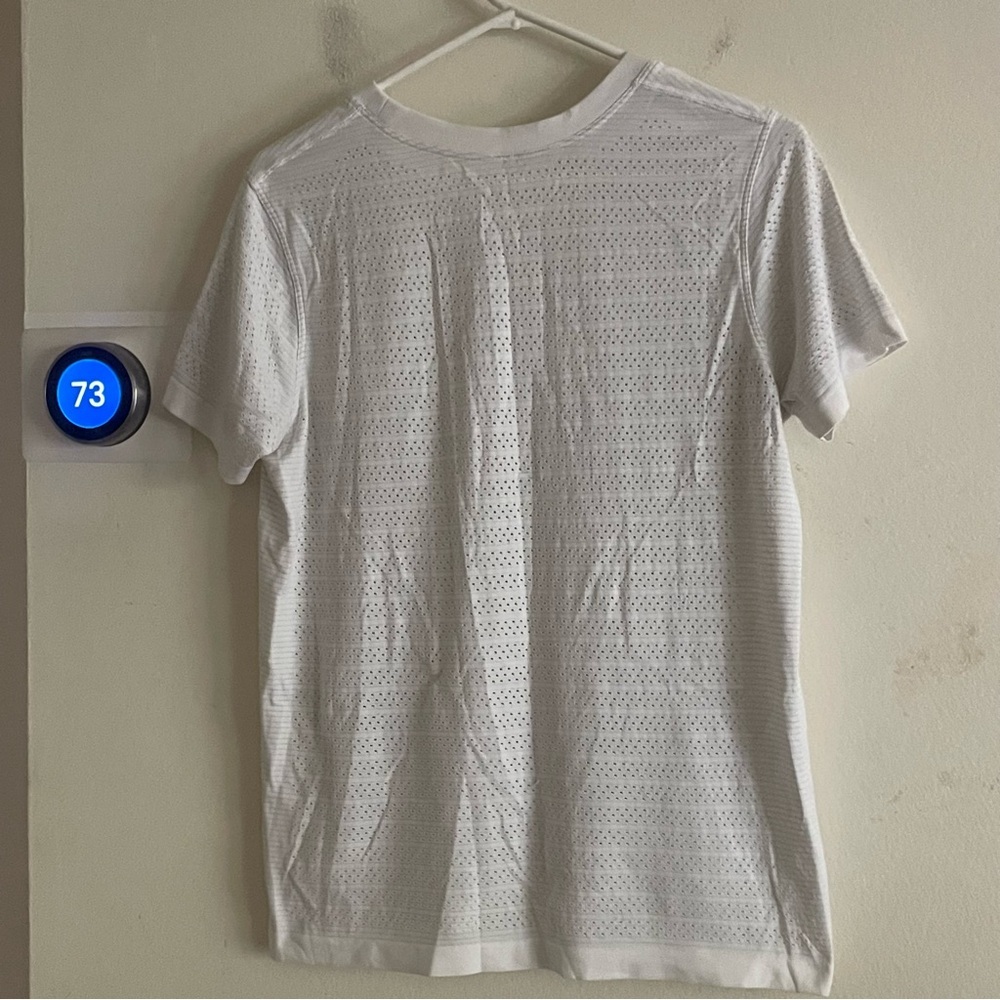 Lululemon women white short sleeve Shirt size 10